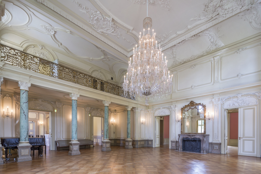 Sektempfang Und Tauben Zur Hochzeit Schloss Morsbroich Leverkusen