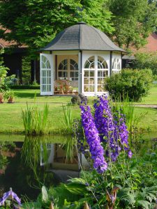 Sicher auch auf mancher Gartenveranstaltung zu finden: Ein WOGA-Pavillon...