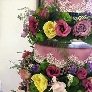 Torte mit Blumen lila
