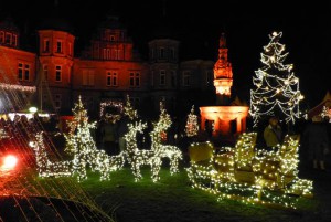 Weihnachtszauber Bückeburg: Illuminiertes Schloss