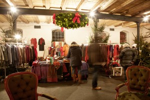 Entspanntes Bummeln beim Christkindlmarkt auf Schloss Oelber