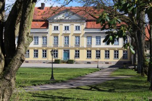 Herrenhaus im Hintergrund: Landgeflüster Emkendorf 